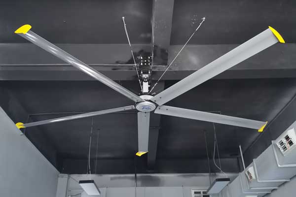 高大空間的倉儲物流為什么要使用工業(yè)大吊扇？
