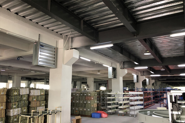 廠房車間大面積面積快速降溫使用什么設(shè)備？