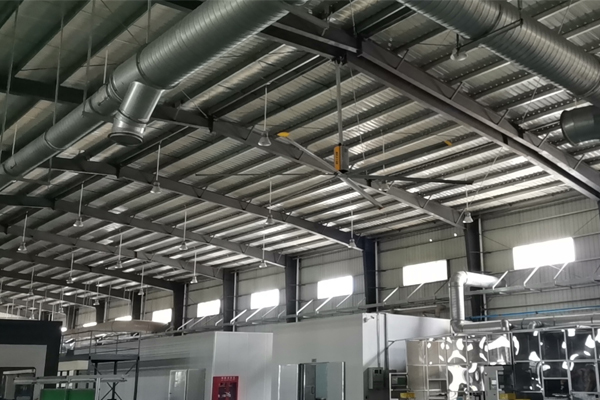運用工業(yè)吊扇與環(huán)?？照{來給車間降溫，你試過嗎？